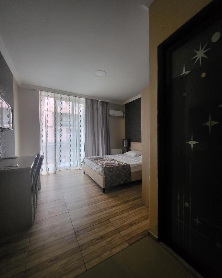 Hotel Elio Batumi Esterno foto
