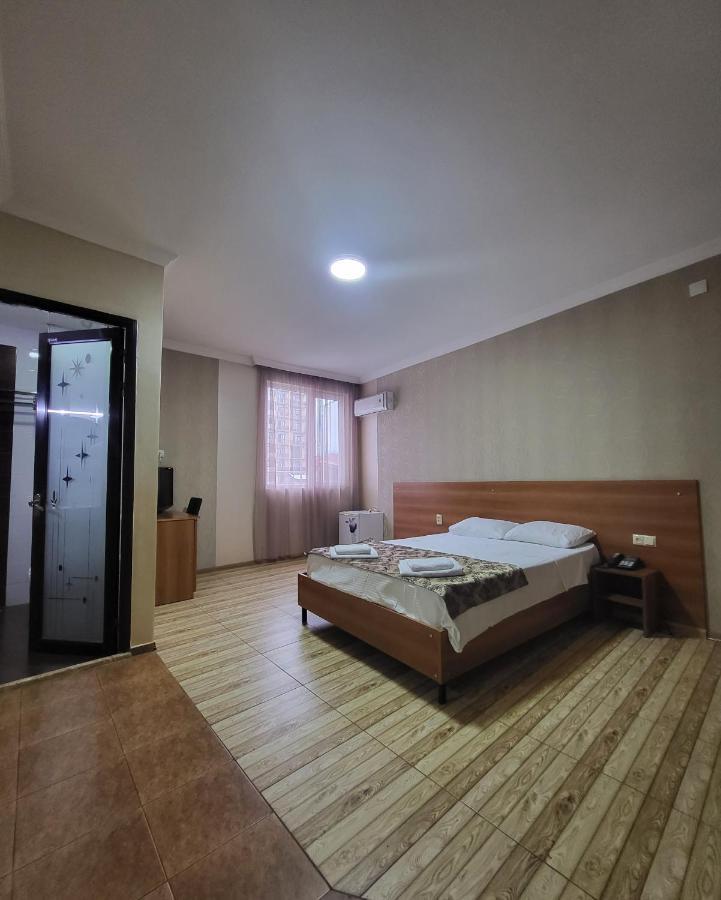 Hotel Elio Batumi Esterno foto